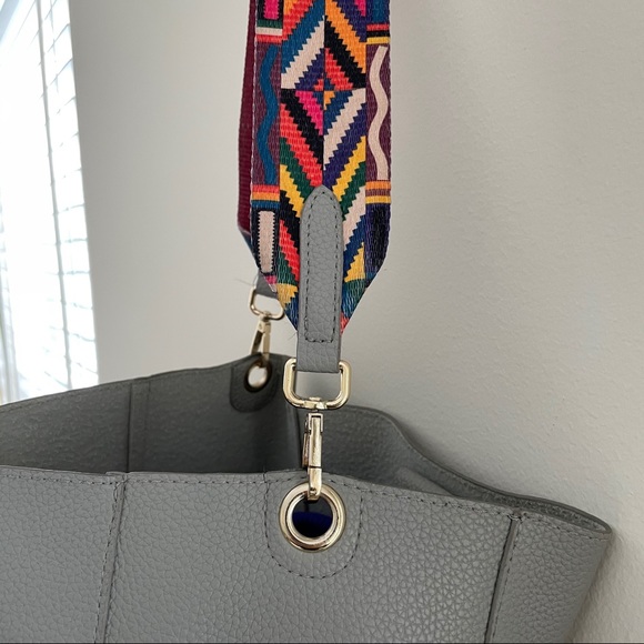 Gray Pebbled Leather Like Handbag Multicolor Strap - Picture 4 of 8